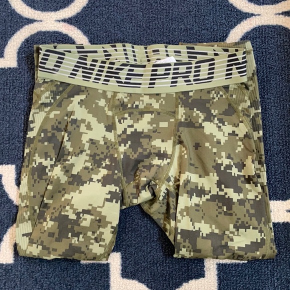 Nike Other - Nike Pro 3/4 Leggings Camo Medium